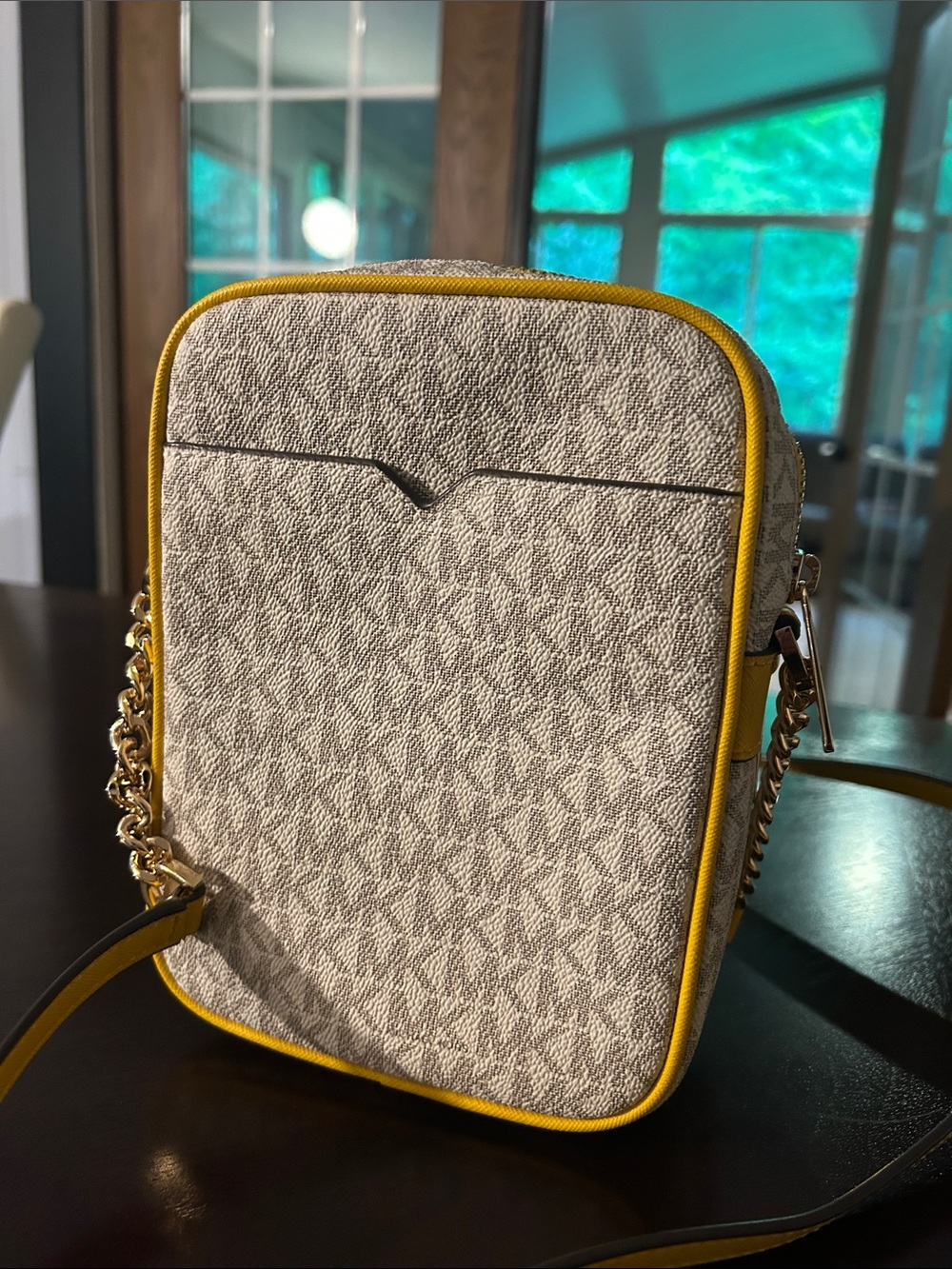 MICHAEL KORS Cream Crossbody with Yellow Trim - Picture 2 of 3